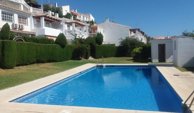 Chalet Adosado con piscina en la Cala del Moral