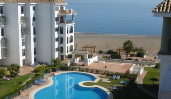 2066-Apt 2 bedrooms on beach, tenis, gym, pool