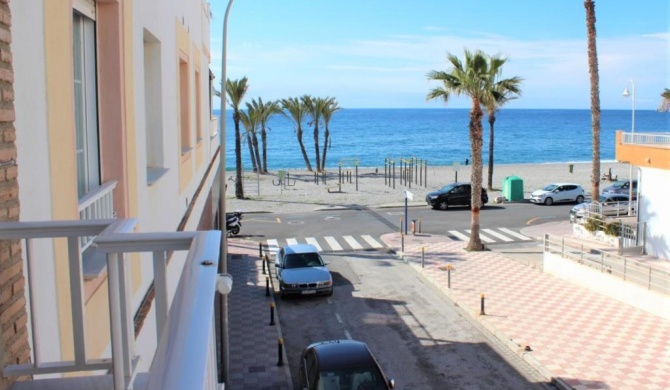 Apartamento con vista al mar a 1 minuto de la playa!Spacious Beach Apartment 1 min to the beach