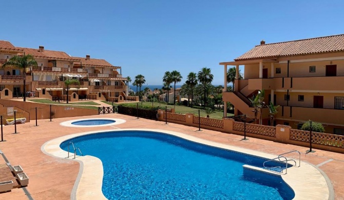 Mijas Costa 2-Bed modern Apt with pool & gardens