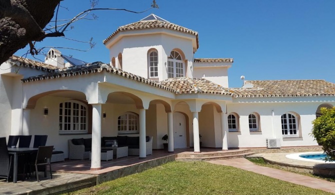 Super villa with private pool and good location