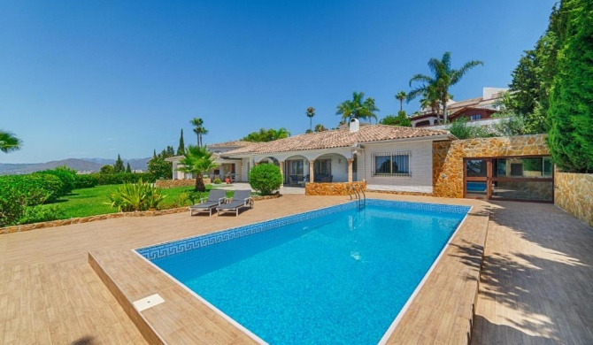 Villa Mimosa sleeps 8 with Guest house.