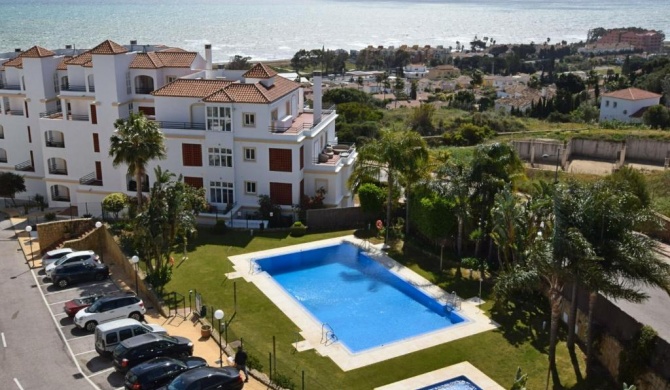 Comfortable apartment with sea views near Estepona within walking distance from the sea