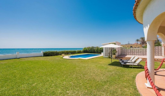 1100 Marbella Beachfront first line