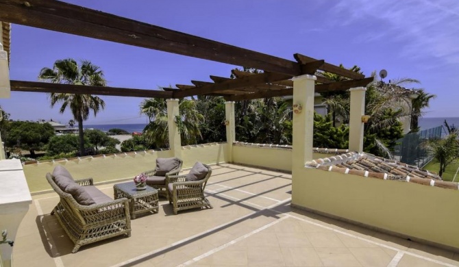 20001 - EXQUISITE VILLA 50M TO BEACH