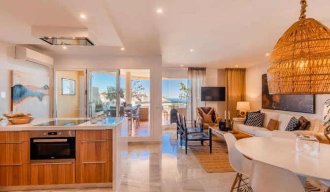 4 bedroom luxury duplex with sea views by Puerto Banus