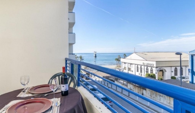 Apartamento con terraza a pie de la playa