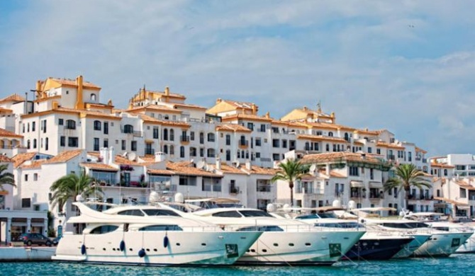 Banus Boutique Muelle del Ribera