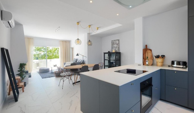 Azahara 2, Contemporary Scandinavian style open plan apartment with 2 terraces