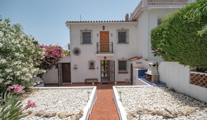 Cozy holiday home at the beach in Costabella, Marbella