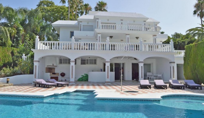 FABULOUS LUXURY VILLA 34121215 IN GOLF VALLEY, PRIVATE HEATED POOL, CLOSE PUERTO BANUS MARBELLA