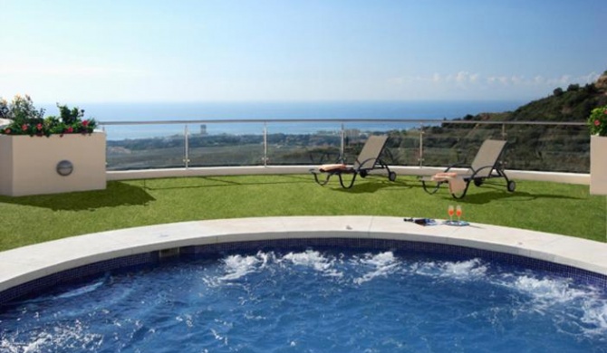 Luxury 2 bed/2 bath Sea and Mountain view Marbella Resort apartment