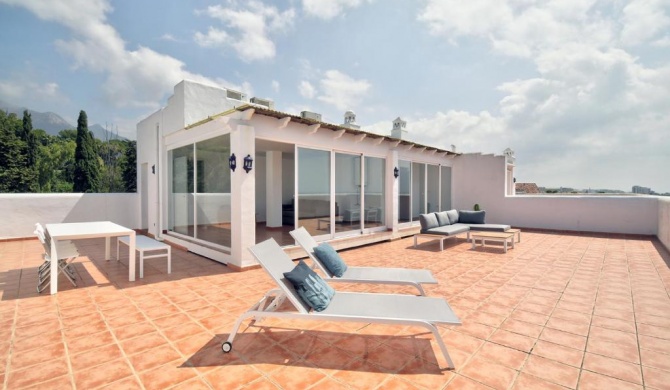 Marbella House on Golden Mile 100m2 Roof Sun Terrace 180 DEGREE SEA VIEW - Sleeps 10 - Close to Marbella and Puerto Banus