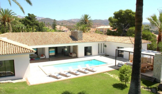 Marbella Villa Sleeps 10 with Pool and Air Con