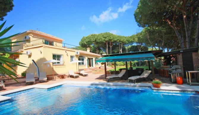 Marbella Villa Sleeps 15 Pool Air Con WiFi