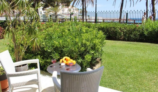 Puerto Banus Luxury Beachfront Apartment D