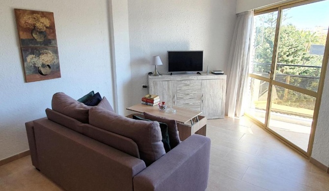 Skol 427 Spacious 1 Bedroom Apartment with Sea Views