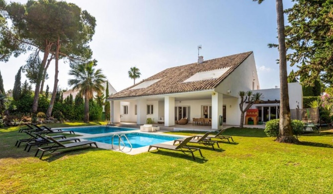 Splendid Villa With 6 Bedrooms Next To Mistral Beach, Puerto Banús! "14"