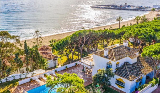 Awesome home in Marbella with 5 Bedrooms, WiFi and Outdoor swimming pool