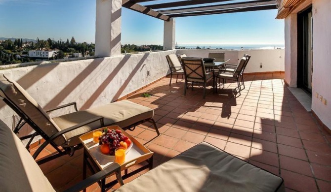 Stunning Penthouse by Rafleys on Marbella Golden Mile