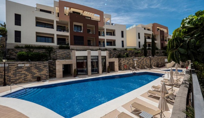 Modern & Stylish Resort Apartment with panoramic views, WIFI and free parking