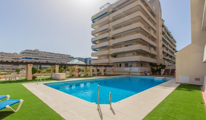 Trendy Apt. Puerto Banús (Free Parking & Pool) - RDR208