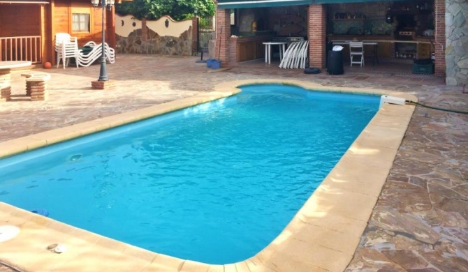 3 bedrooms villa with private pool jacuzzi and enclosed garden at Coin