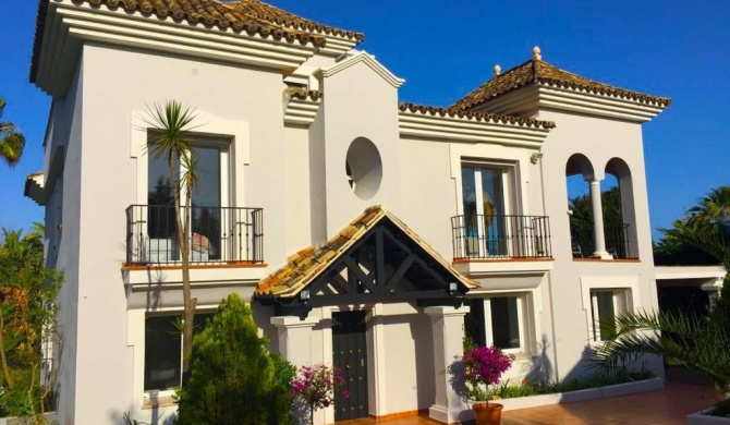 Villa in Marbella Sleeps 10 with Pool Air Con and WiFi