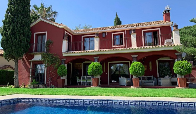 VILLA NABRISA MARBELLA, 5 BEDROOM, PRIVATE POOL, GARDEN, BBQ