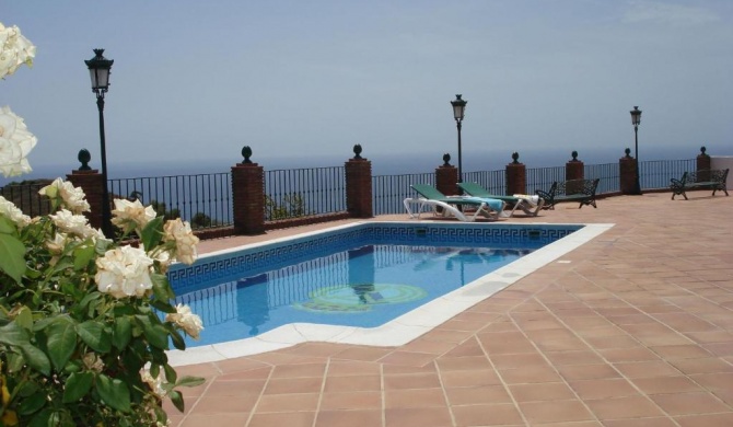 Heritage Cottage in Nerja with Swimming Pool