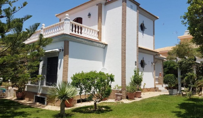 Casa con jardín en la playa