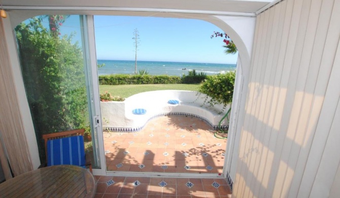 Front line beach bungalow with open sea views located in Mijas Costa Málaga CS105