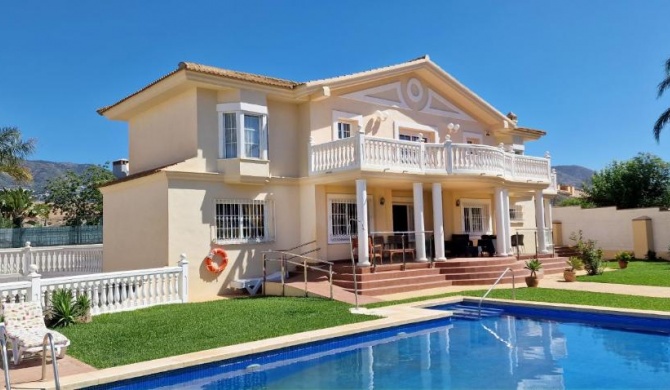 Golden Villa Costa del Sol - Big Private Pool - BBQ - Good Location