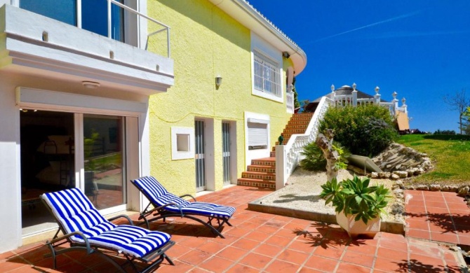 Mijas Villa Sleeps 4 with Pool and Air Con