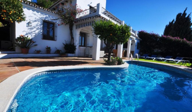 Mijas Villa Sleeps 8 Pool Air Con WiFi