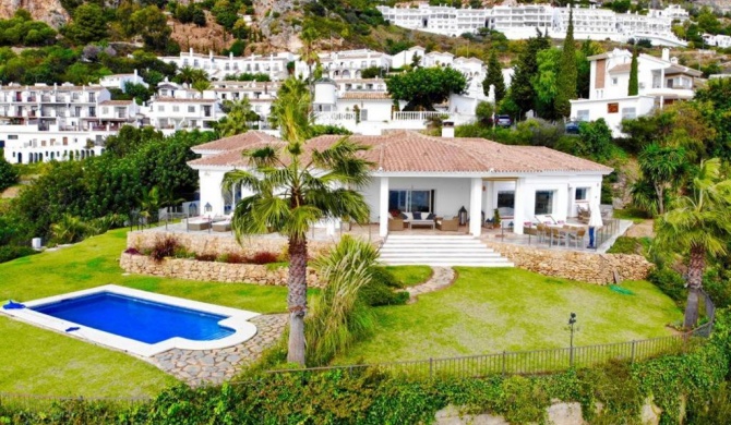 Mijas Villa Sleeps 8 Pool Air Con WiFi