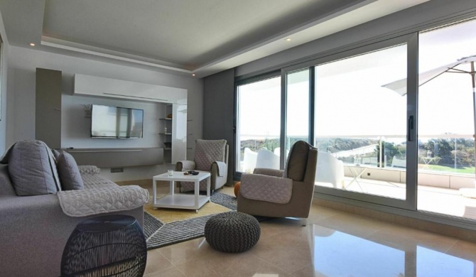 Modern and bright apartment with a view from La Cala Resort to the sea