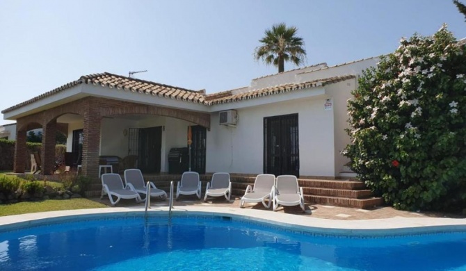 Sea view villa with pool, near beach in Calahonda, Marbella area