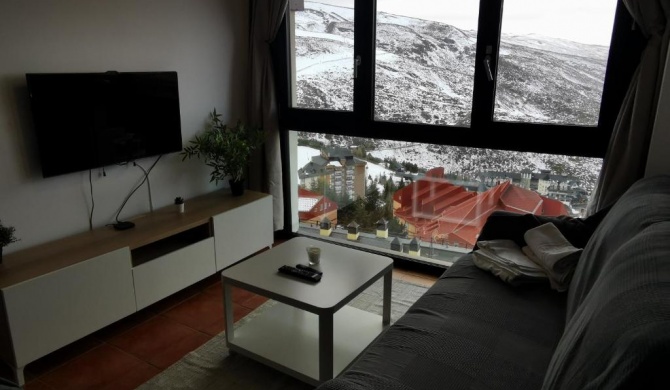 Apartamento en Sierra Nevada, próximo a pistas y plaza central, vistas increíbles