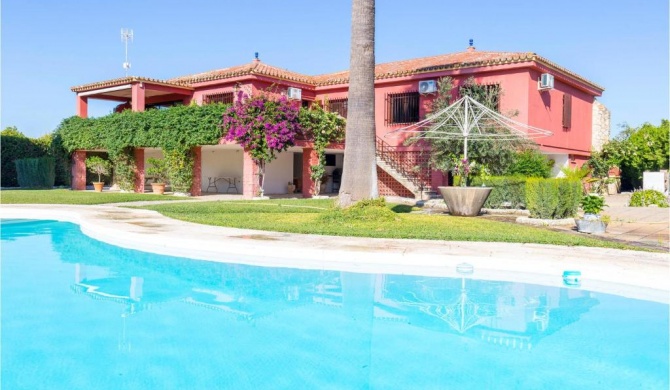 Nice home in Morn de la Frontera with 5 Bedrooms, WiFi and Swimming pool