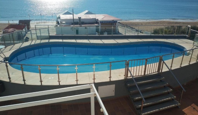 Islantilla-Apartamento con piscina y garaje en primera línea de playa