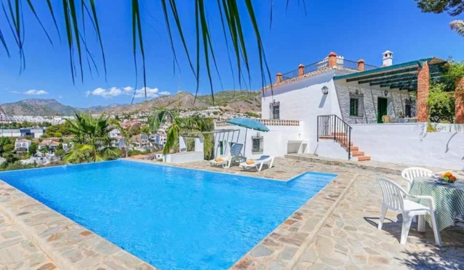 Nerja Villa Sleeps 5 with Pool Air Con and WiFi