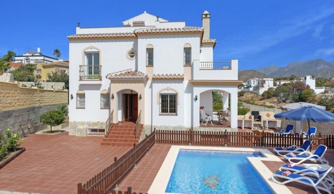 Nerja Villa Sleeps 6 Pool Air Con WiFi