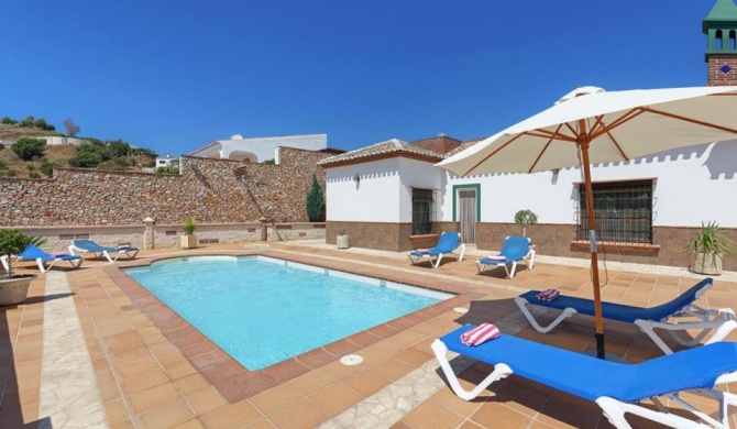 Nerja Villa Sleeps 6 Pool Air Con WiFi