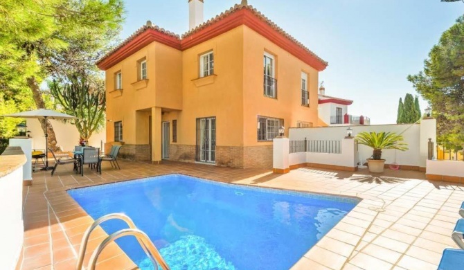 Nerja Villa Sleeps 6 with Pool Air Con and WiFi