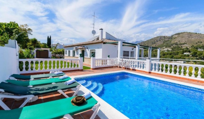 Villa Cañadu Nerja by Ruralidays