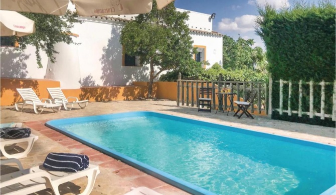 Nice home in Osuna with 5 Bedrooms, Private swimming pool and Outdoor swimming pool