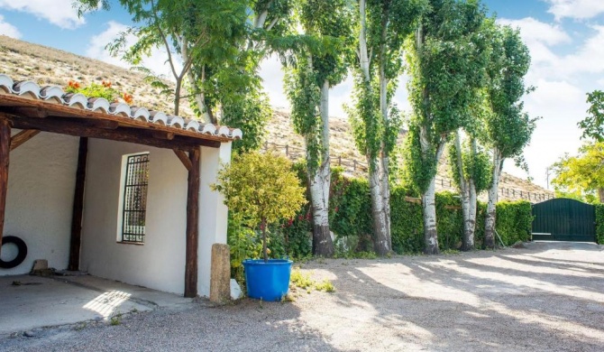 Cozy Cottage in El Padul with Swimming Pool