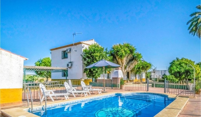 Stunning home in Posadas with 5 Bedrooms, Private swimming pool and Outdoor swimming pool