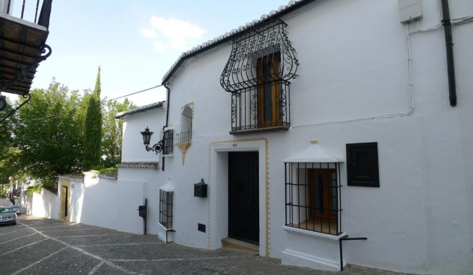 Salvatierra Guest House